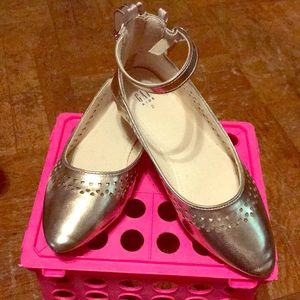 Metallic gold dress shoes
